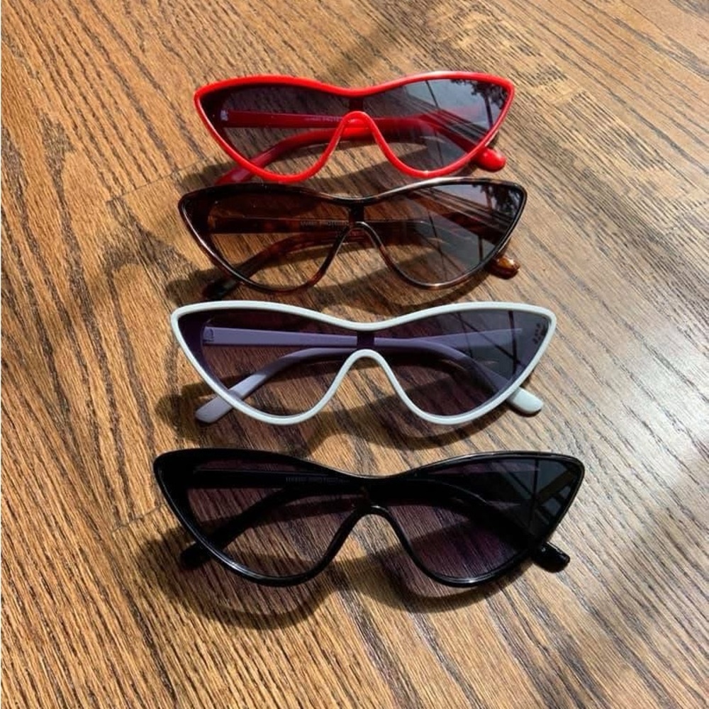 Stylish Cat-Eye Sunglasses Set - Only Black